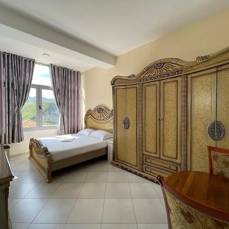 Hotel Latifi Gramsh Bagian luar foto