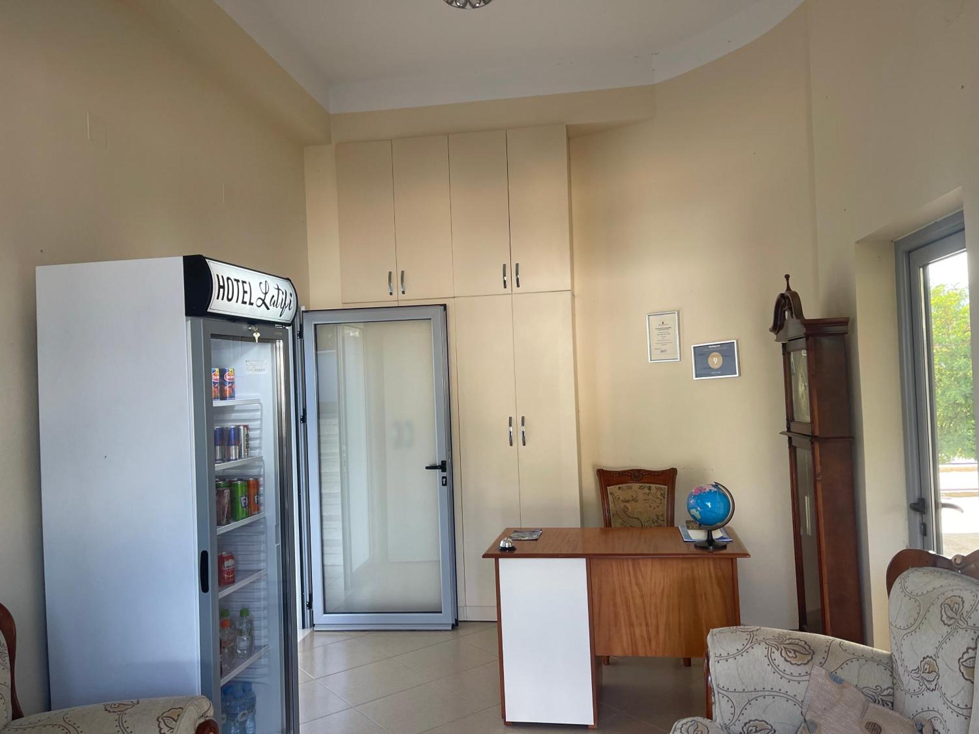 Hotel Latifi Gramsh Bagian luar foto