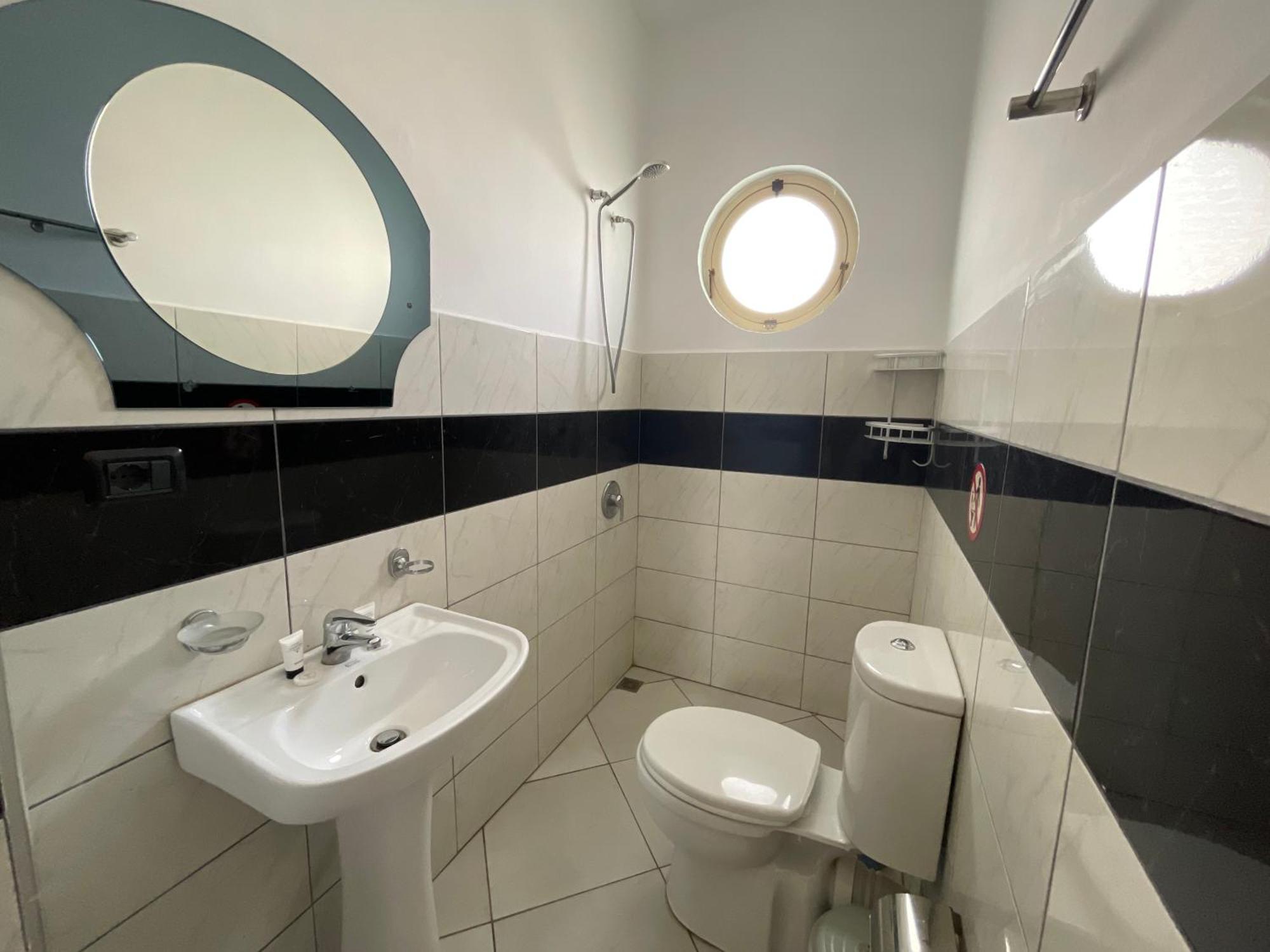 Hotel Latifi Gramsh Bagian luar foto