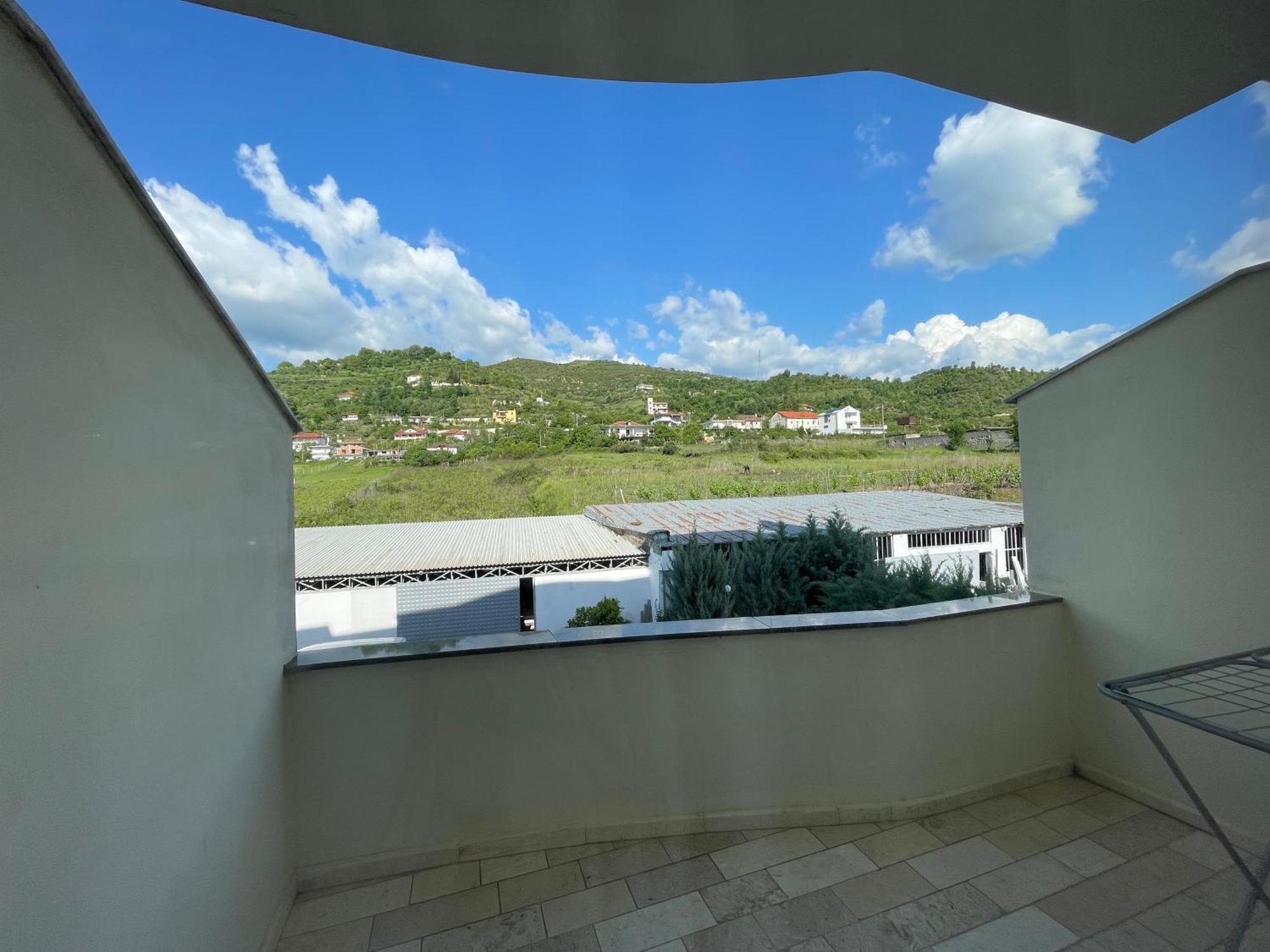 Hotel Latifi Gramsh Bagian luar foto