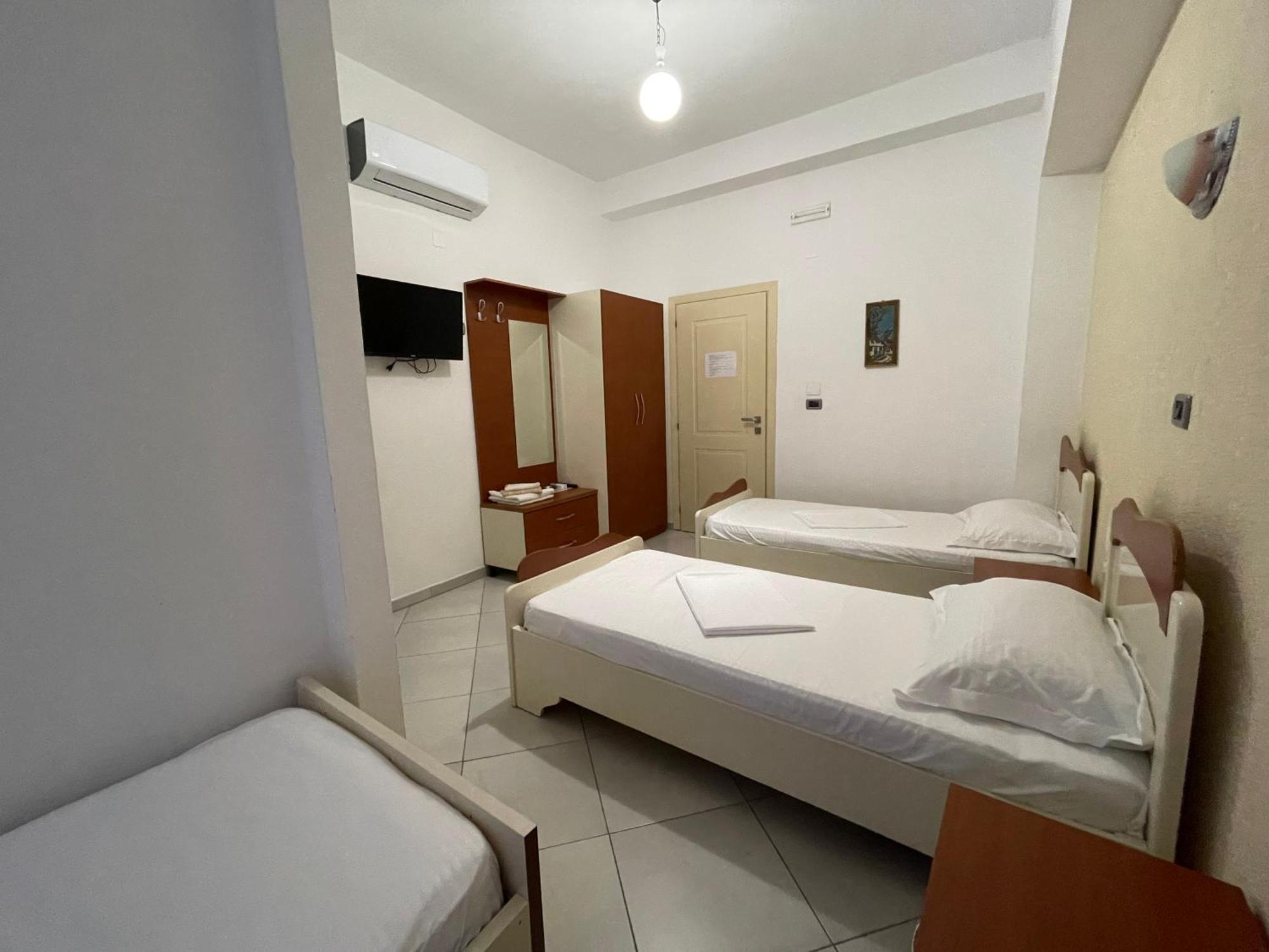 Hotel Latifi Gramsh Bagian luar foto