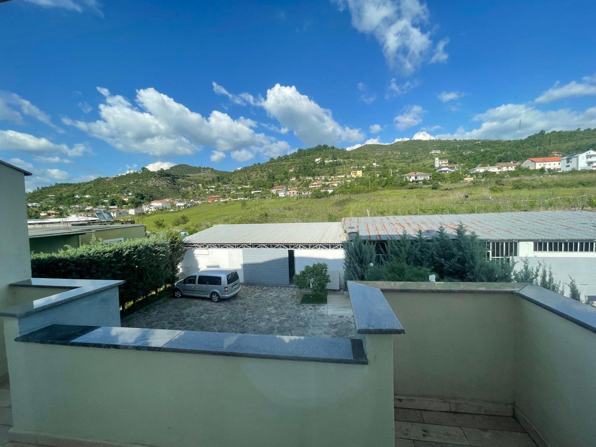 Hotel Latifi Gramsh Bagian luar foto