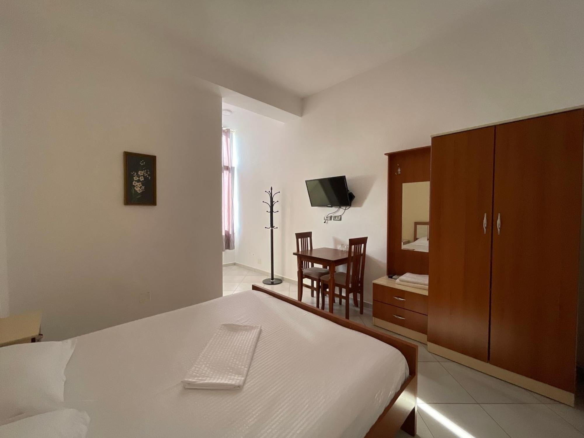 Hotel Latifi Gramsh Bagian luar foto