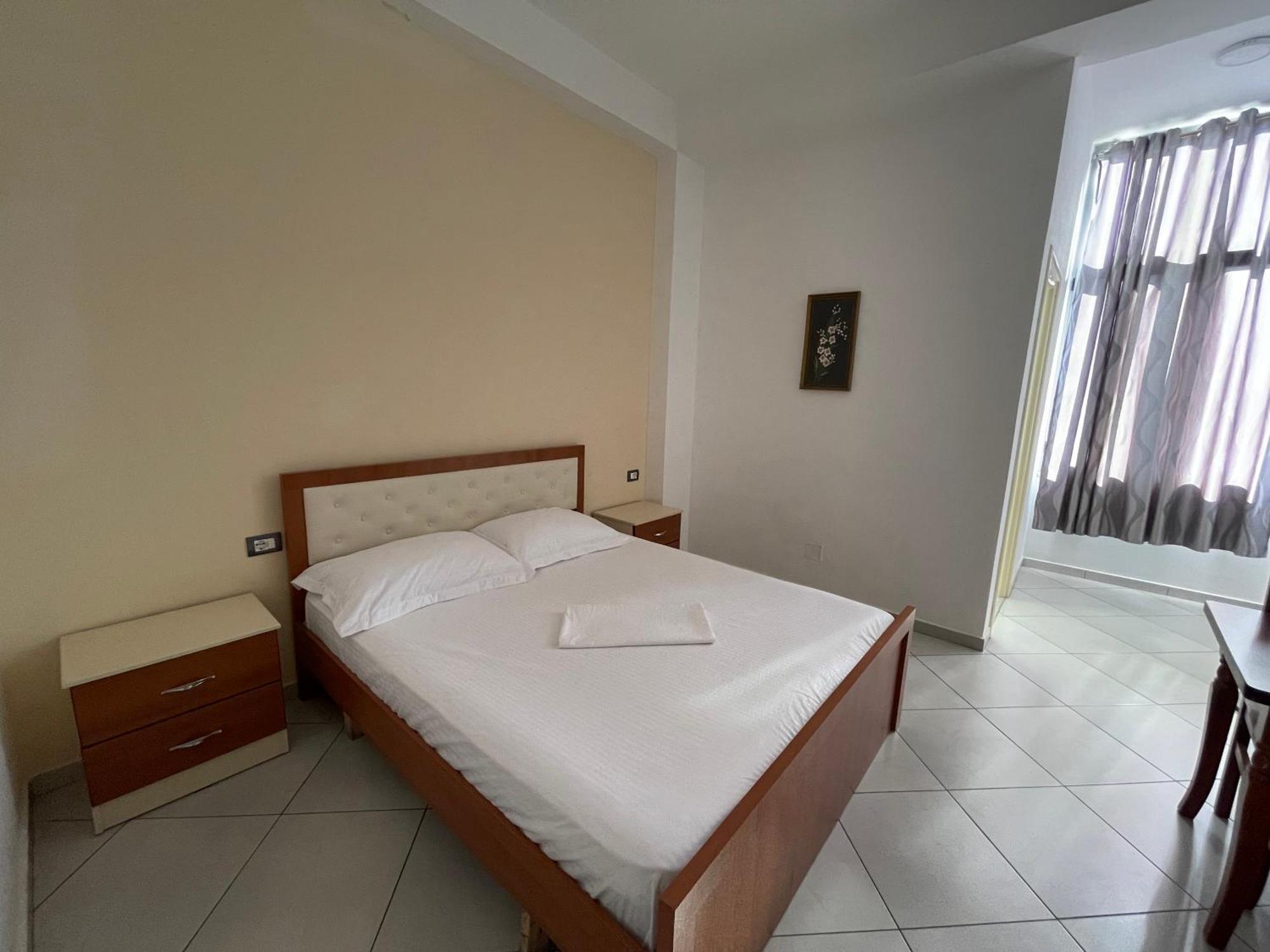 Hotel Latifi Gramsh Bagian luar foto