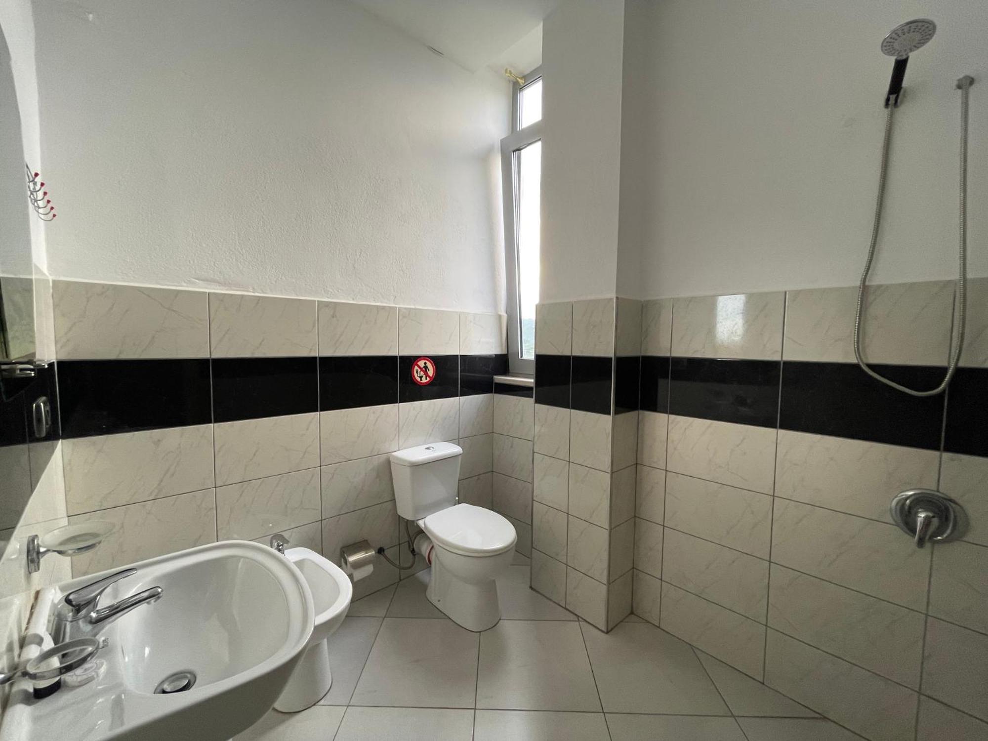 Hotel Latifi Gramsh Bagian luar foto