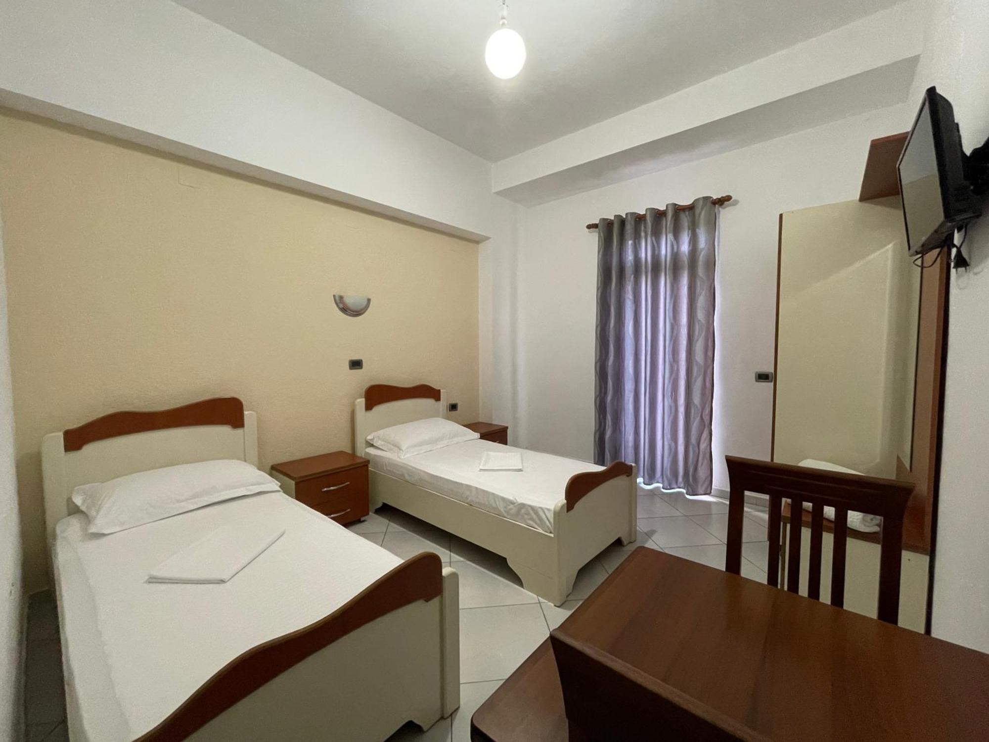 Hotel Latifi Gramsh Bagian luar foto