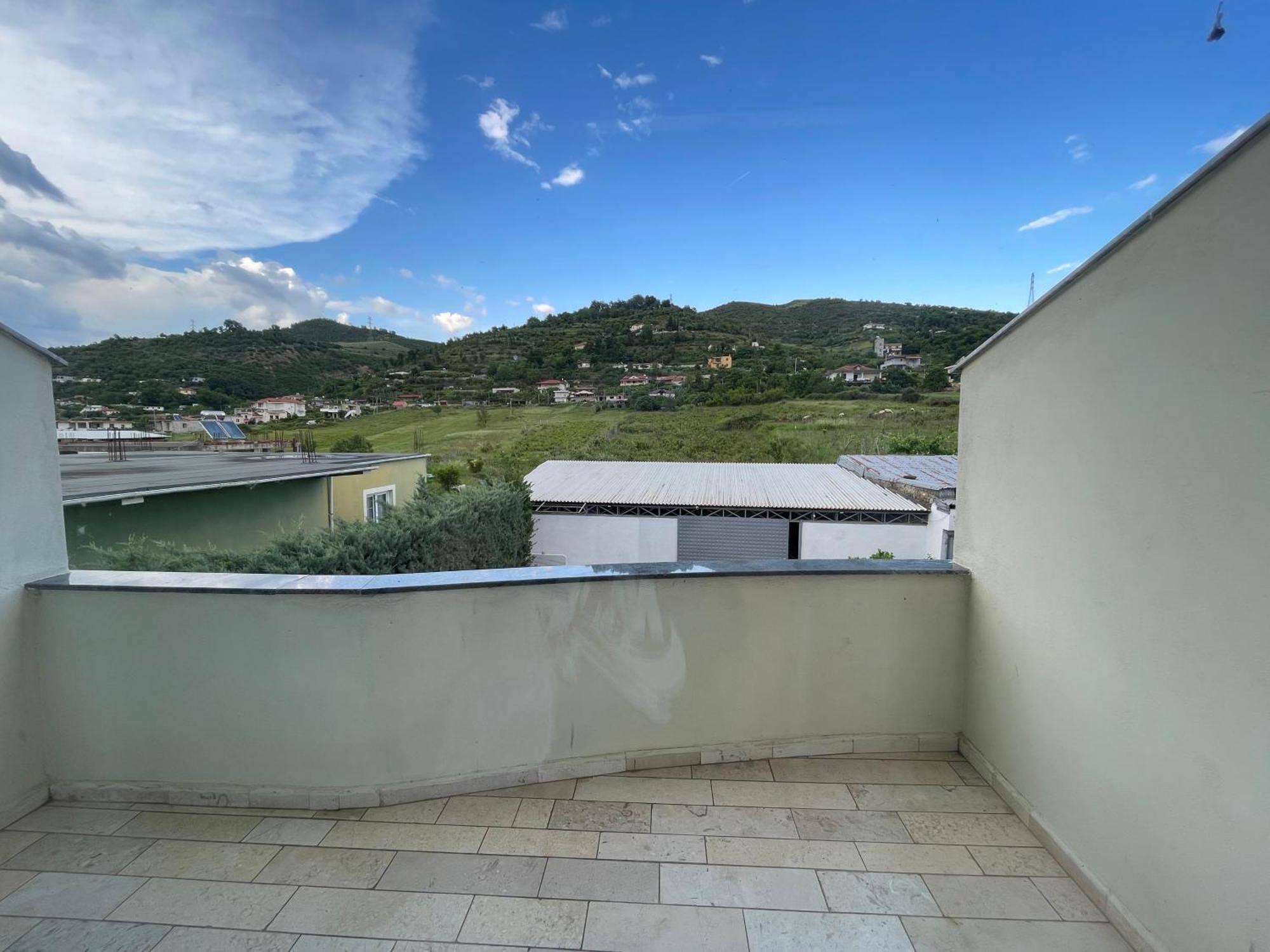 Hotel Latifi Gramsh Bagian luar foto