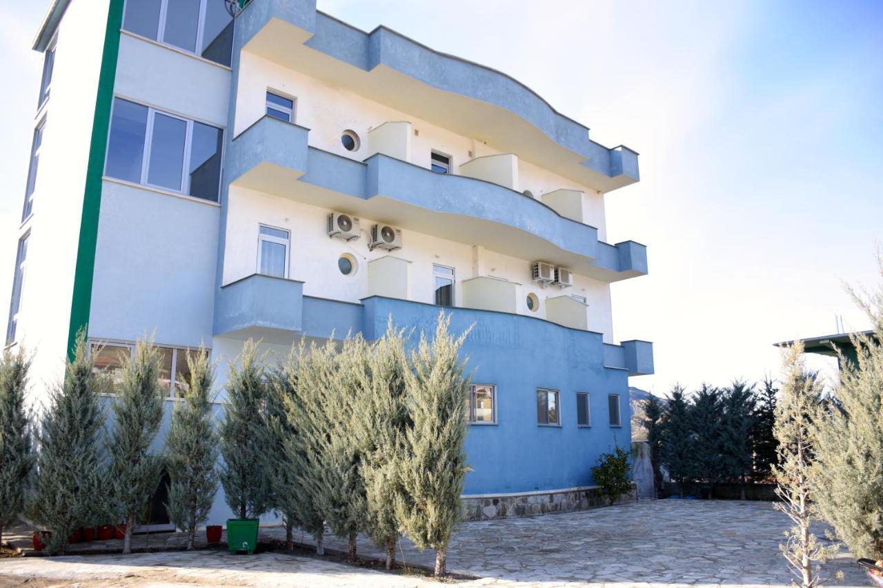Hotel Latifi Gramsh Bagian luar foto