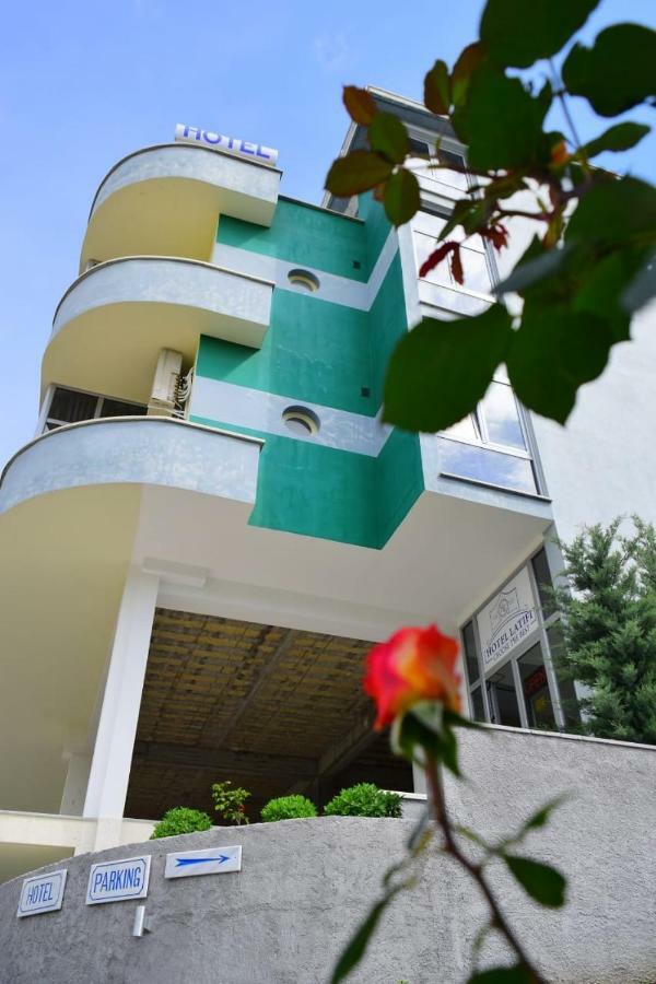 Hotel Latifi Gramsh Bagian luar foto